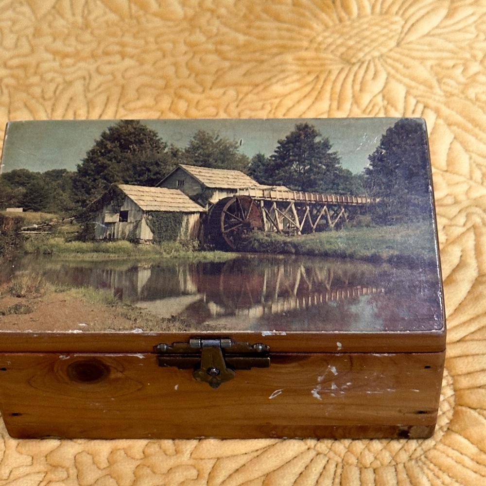 Wooden hinged box 4x6